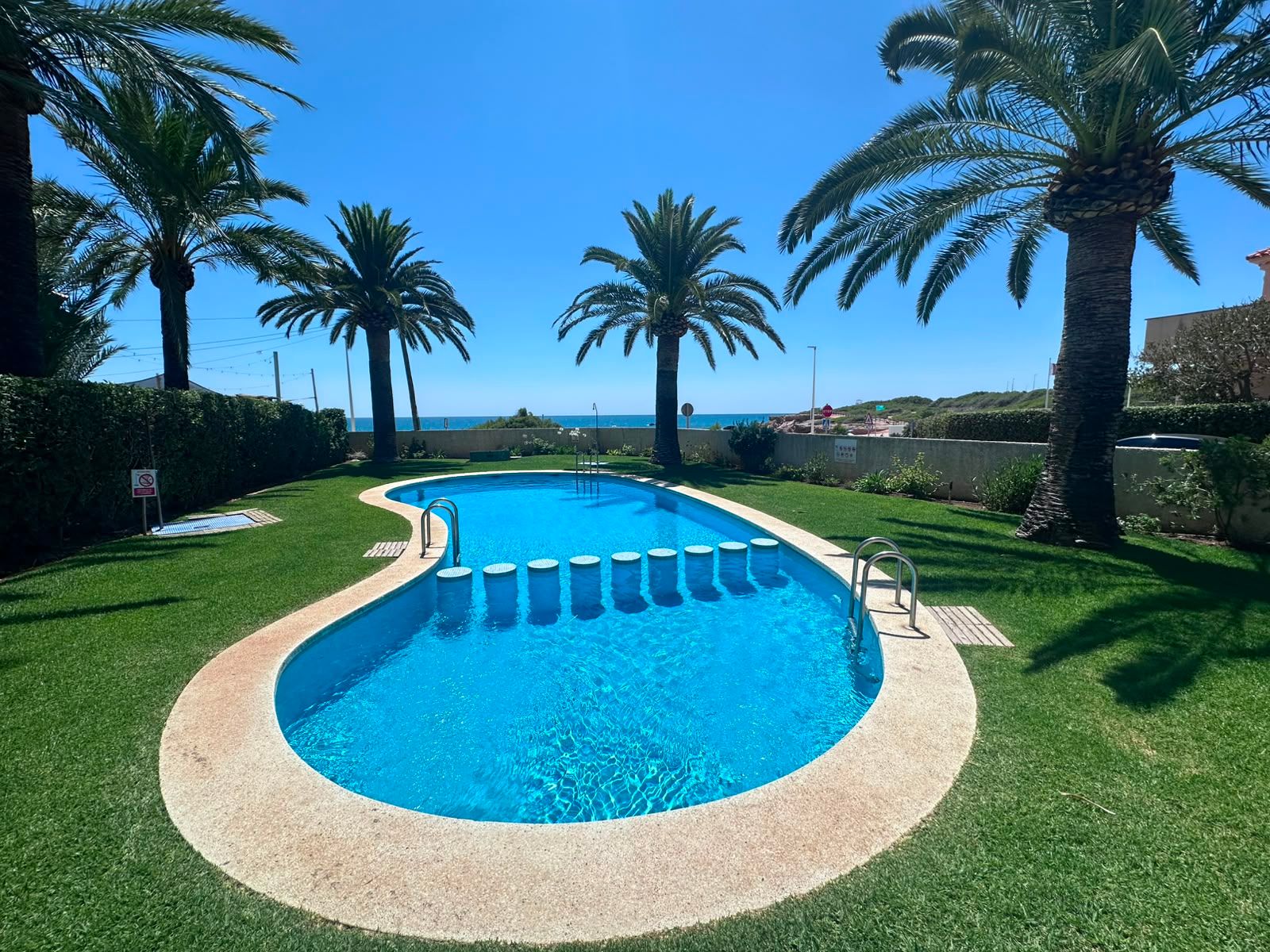 APPROPLM08 - APARTAMENTO CON JARDÍN PRIVADO FRENTE AL MAR